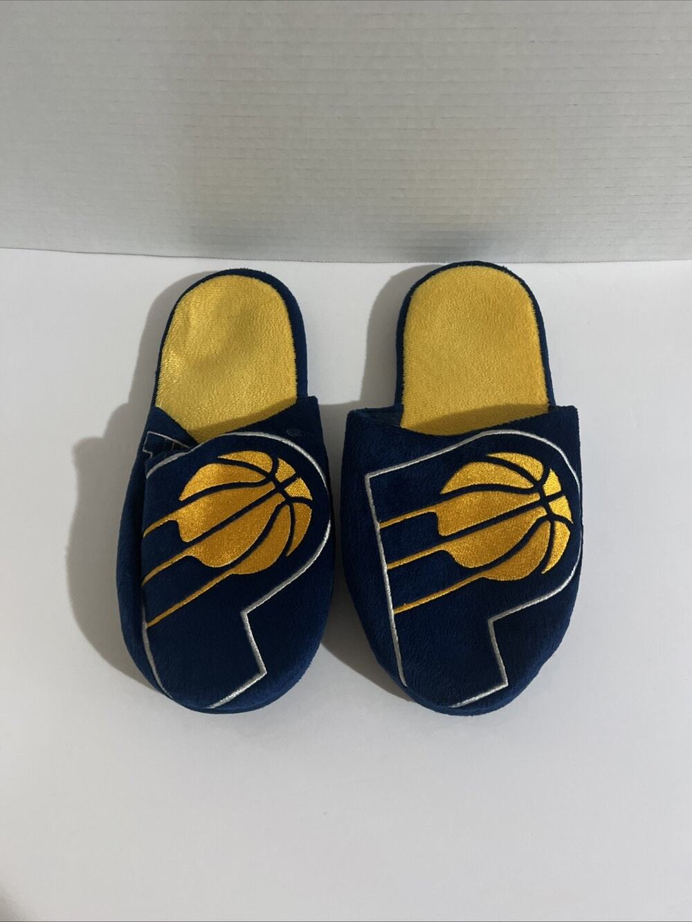 Indiana Pacers NBA Men's Slip On Slippers Size SMALL 7-8